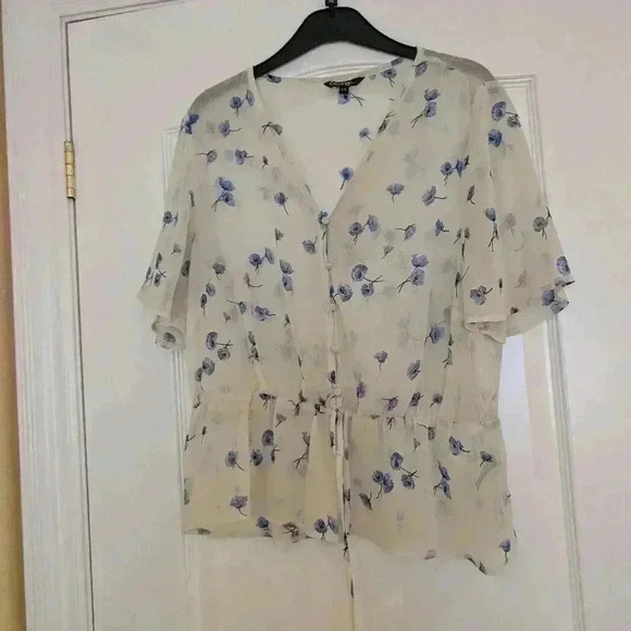 Cream with blue flowers George size large blouse - Picture 5 of 5
